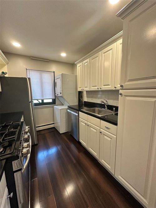 31 Hillside Ter, White Plains, NY, 10601-1151 | Card Image