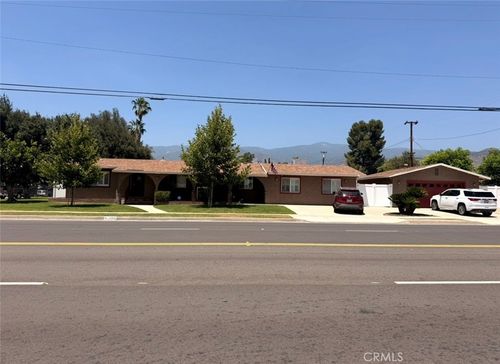 1060 E Lynwood Dr, San Bernardino, CA, 92404-2547 | Card Image