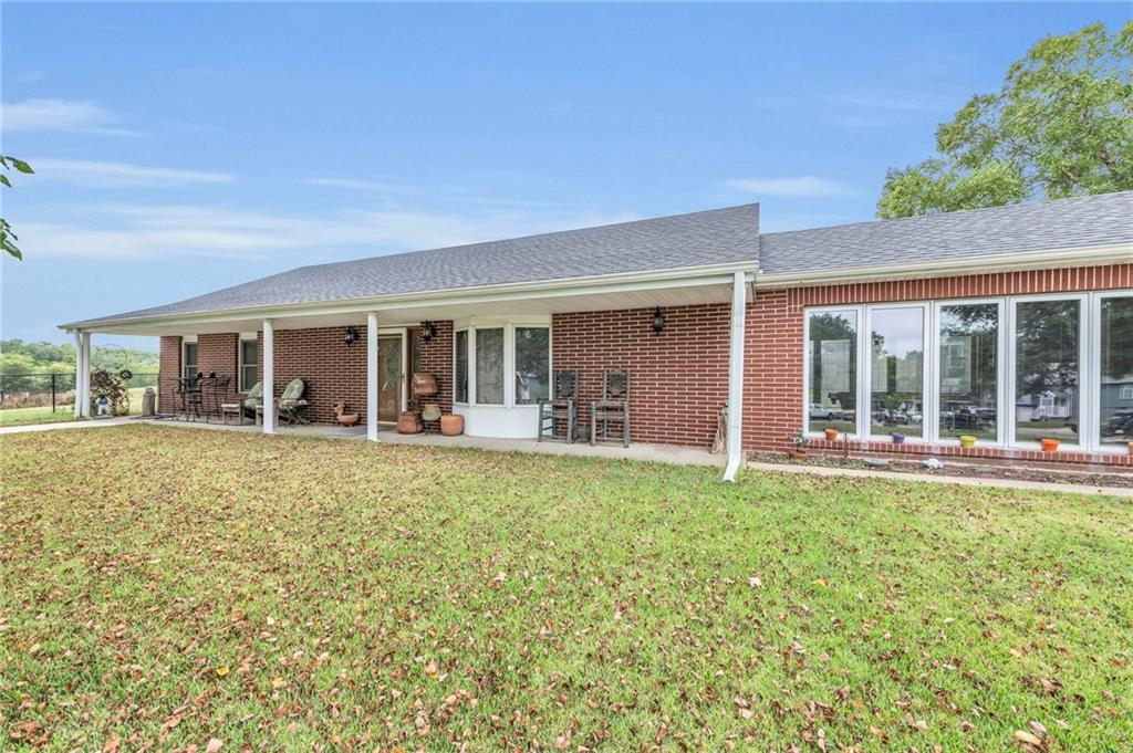 Cora Dr, Weston, MO 64098