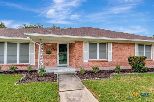 2106 College Dr, Victoria, TX, 77901-4473 | Card Image