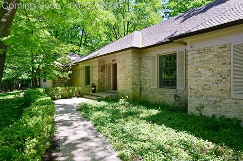 5684 Sussex Ct, Troy, MI, 48098-2357 | Card Image