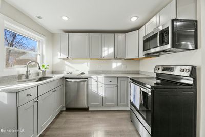 Beautiful kitchen with granite countertops | Image 2