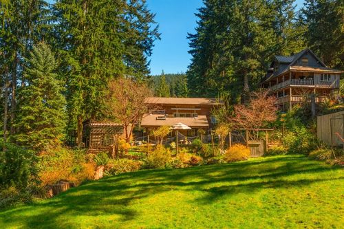 574 Cowan Road, Bowen Island, BC, V0N1G2 | Card Image