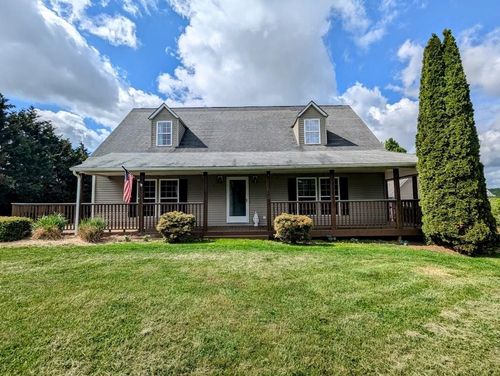 180 Daniels Run Rd Ne, Copper Hill, VA, 24079-2585 | Card Image