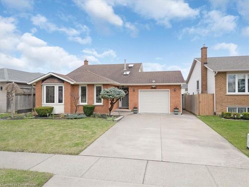 7994 Oakridge Dr, Niagara Falls, ON, L2H2W1 | Card Image