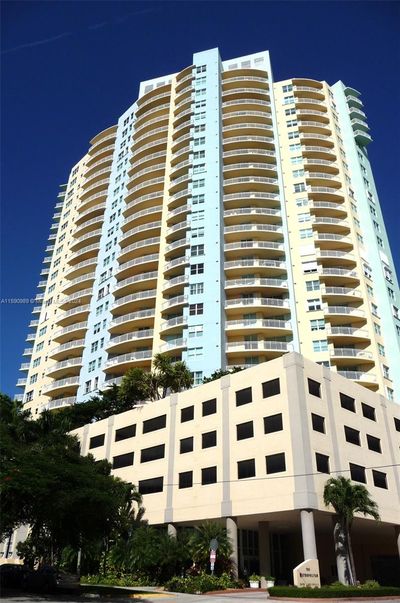 2203 - 2475 Brickell Ave, Condo with 1 bedrooms, 1 bathrooms and null parking in Miami FL | Image 1