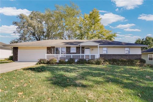 844 E 1st St, Peculiar, MO, 64078-9571 | Card Image