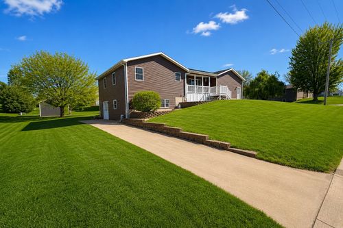 740 W 6th St, Monticello, IA, 52310-1111 | Card Image