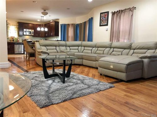 21621 133rd Rd, Springfield Gardens, NY, 11413-1652 | Card Image