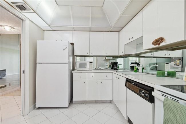 APT-102 - 3080 N Course Dr, Condo with 2 bedrooms, 2 bathrooms and null parking in Pompano Beach FL | Image 5
