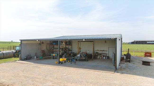 Storage under covered area of shop | Image 29
