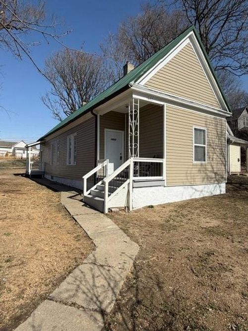 1607 Grand Ave, Saint Joseph, MO, 64505-2834 | Card Image