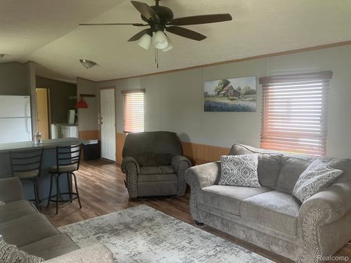 515 E Pondview Dr, Morrice, MI, 48857-8728 | Card Image