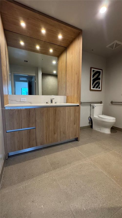 2212-11 Ne 6th Street, Miami, FL, 33132 | Card Image