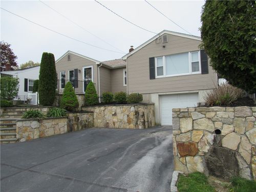 189 Curry Rd, Cranston, RI, 02920-2240 | Card Image