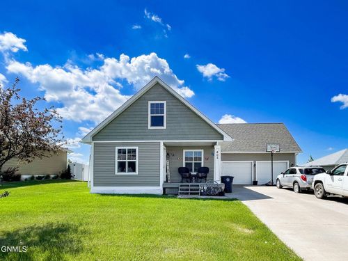 402 9th Ave Se, Stanley, ND, 58784-9517 | Card Image