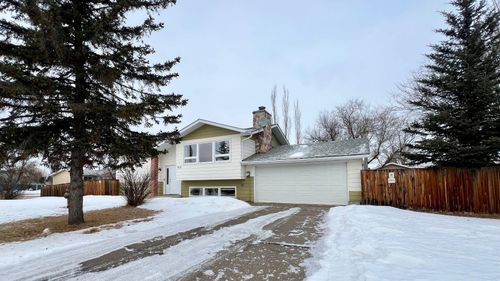 902 3 St W, Hanna, AB, T0J1A0 | Card Image