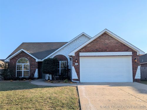110 E 156th Pl S, Glenpool, OK, 74033-4422 | Card Image