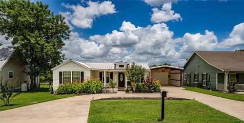 210 N Scott St, Fayetteville, TX, 78940-5511 | Card Image