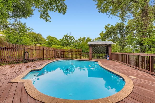 Pool and gazebo | Image 23