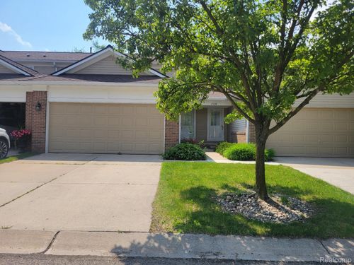 17668 Liberty Ln, Brownstown, MI, 48193-7575 | Card Image