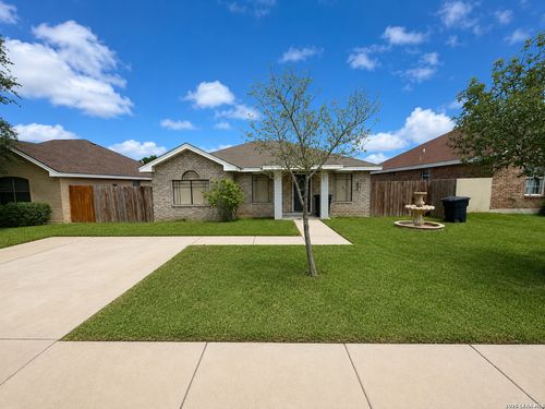 2172 La Jolla St, Eagle Pass, TX, 78852-3215 | Card Image