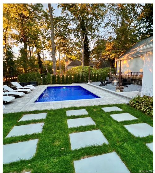 23 Grove St, Cold Spring Harbor, NY, 11724-1821 | Card Image