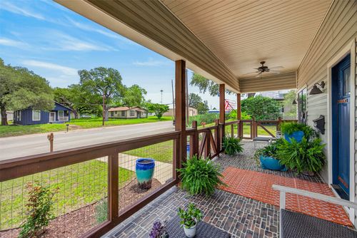 217 N Walnut Ave, Luling, TX, 78648-2248 | Card Image