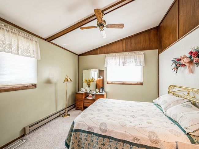 301 1 St St, House other with 3 bedrooms, 4 bathrooms and null parking in Shellsburg IA | Image 17