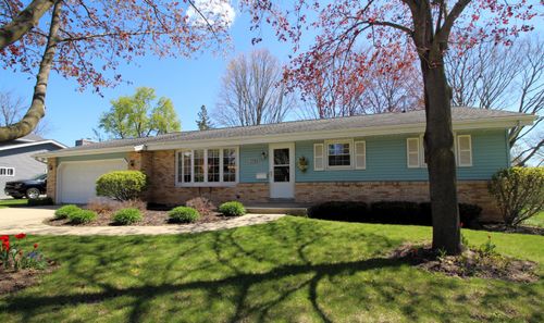 1721 Sylvan Way, West Bend, WI, 53095-5025 | Card Image