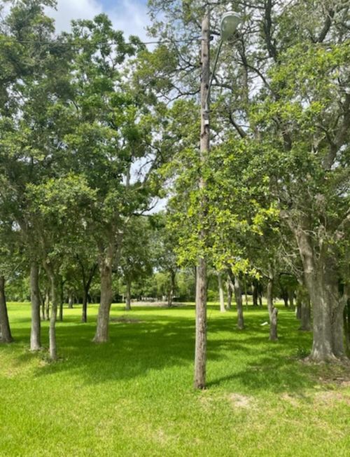 2702 Lake Rd, La Marque, TX, 77568-6517 | Card Image