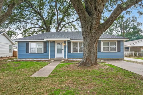 500 Lazy Ln, Wharton, TX, 77488-3221 | Card Image