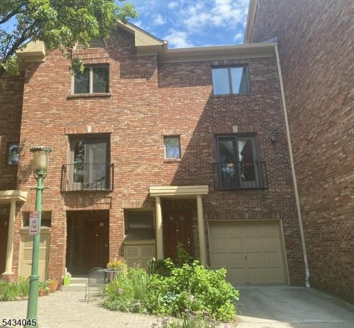 18 Mews Ln, South Orange, NJ, 07079-1737 | Card Image
