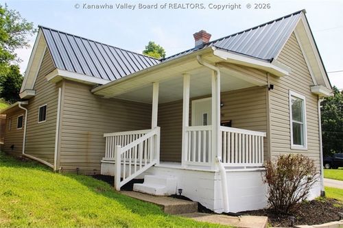 102 Valentia St, Huntington, WV, 25705-1054 | Card Image