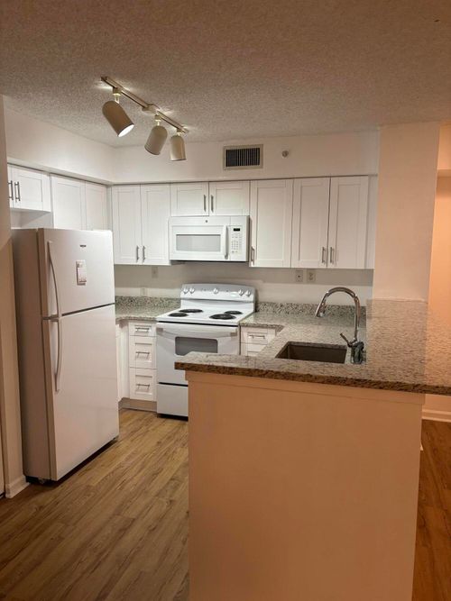 106-7808 Sonoma Springs Cir, Lake Worth, FL, 33463-7948 | Card Image