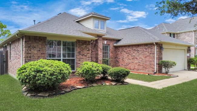 1604 Spring Glen Ln, House other with 3 bedrooms, 3 bathrooms and 2 parking in Pearland TX | Image 5
