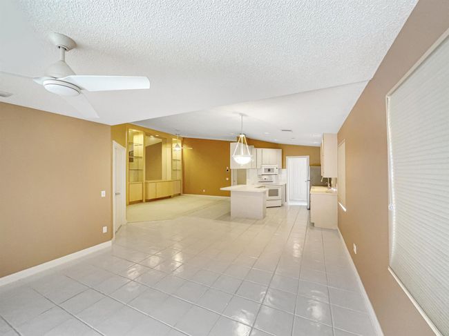 7789 Se Spicewood Cir, Condo with 2 bedrooms, 2 bathrooms and null parking in Hobe Sound FL | Image 17