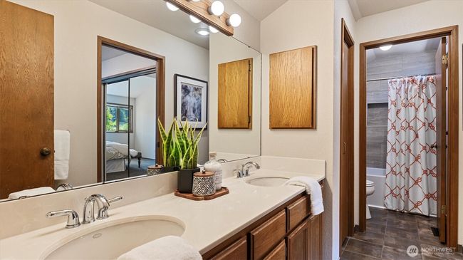 Primary bath | Image 21