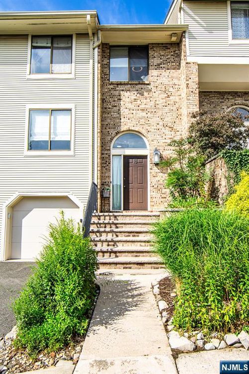 18 Louisburg Sq, Verona, NJ, 07044-2923 | Card Image