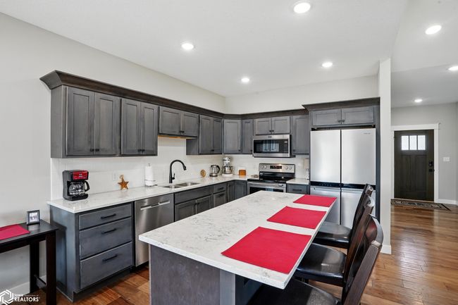 1015 E Adams St, Home with 2 bedrooms, 2 bathrooms and null parking in Washington IA | Image 5