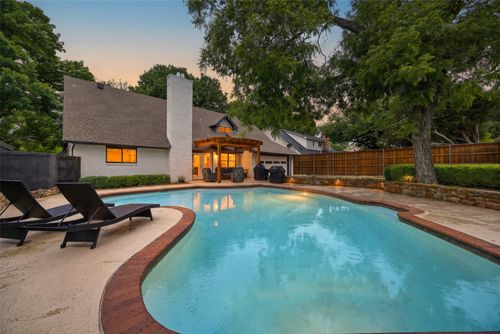 9827 Vistadale Dr, Dallas, TX, 75238-1529 | Card Image