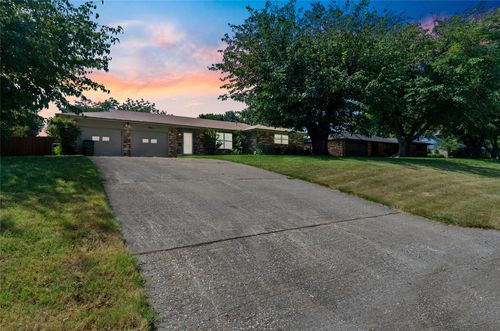 505 Gallia St, Bowie, TX, 76230-4607 | Card Image