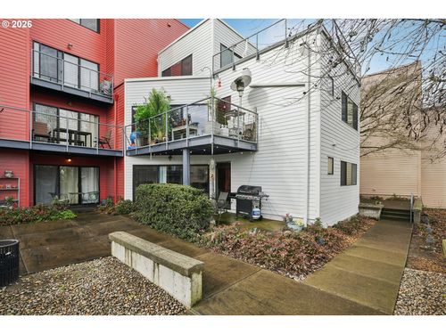 d24-720 Nw Naito Pkwy, Portland, OR, 97209-3759 | Card Image