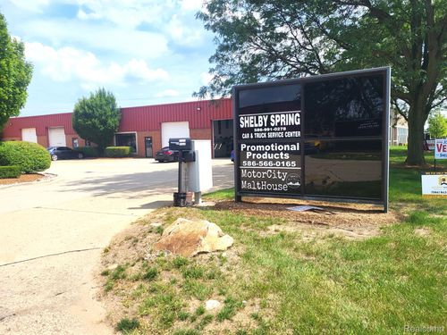 51458 Schoenherr Rd, Shelby Twp, MI, 48315-2726 | Card Image