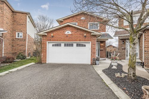 40 Crenshaw Crt, Brampton, ON, L6Z1W9 | Card Image