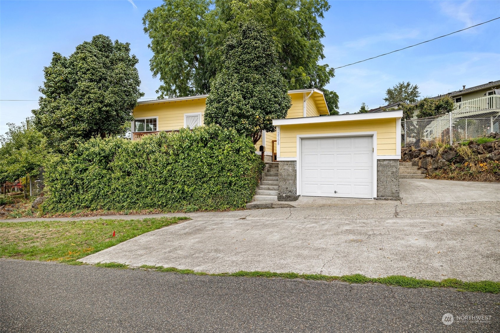 Willow St, Seattle, WA 98108