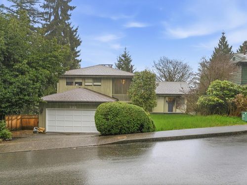 3183 Beacon Dr, Coquitlam, BC, V3C3W7 | Card Image