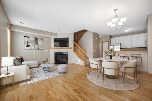 7601 11th St N, Oakdale, MN, 55128-5864 | Card Image