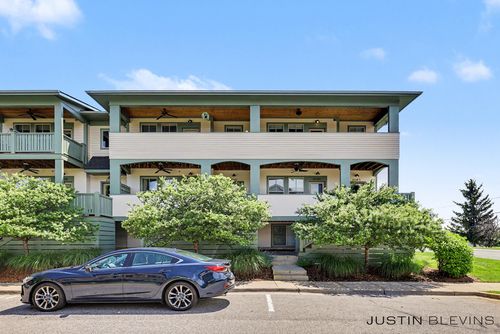 79-2085 Celadon Dr, Grand Rapids, MI, 49525-3915 | Card Image