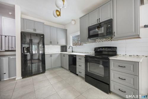 110 Corbin Rd, Hamden, CT, 06517-2907 | Card Image